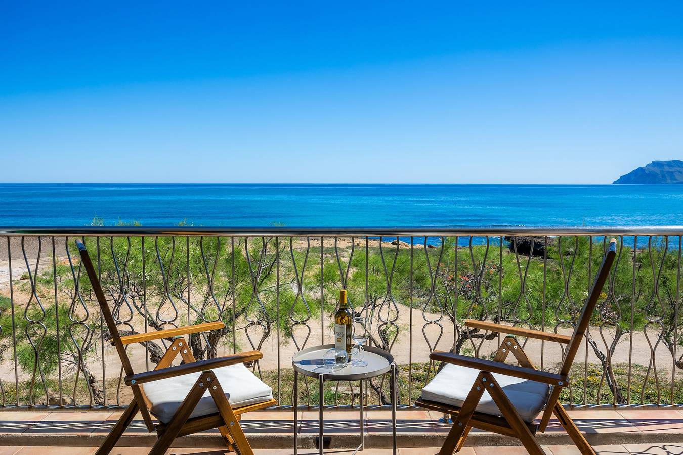 Casa de vacaciones 'Ran De Mar' con vistas al mar, terraza privada y Wi-Fi in Playa Son Serra de Marina, Santa Margalida