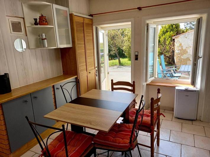 Location de vacances pour 5 personnes, avec piscine et jacuzzi ainsi que sauna et jardin à Mareuil-sur-Lay-Dissais - 2