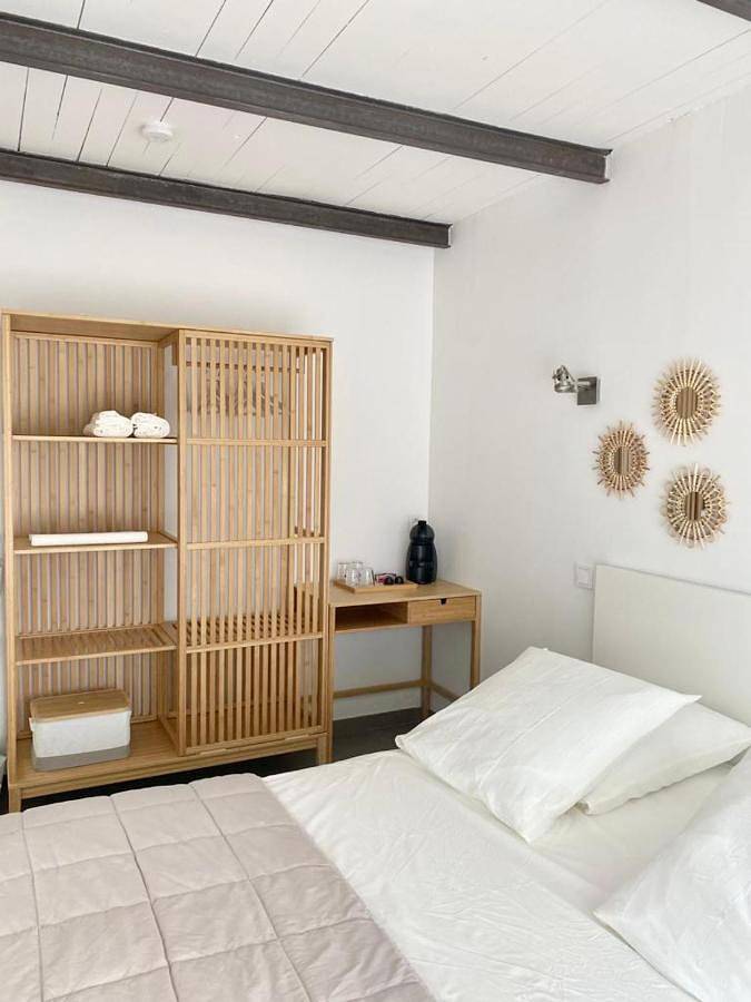 Chambre indépendante avec terrasse privée et piscine in Nîmes, Région de Nîmes