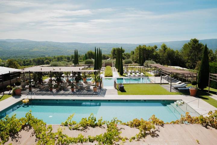 Hôtel pour 2 personnes, avec piscine et vue ainsi que sauna et jardin, animaux acceptés à Gargas