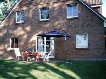 Ferienwohnung für 7 Personen, mit Terrasse und Ausblick sowie Garten, mit Haustier in Dargen