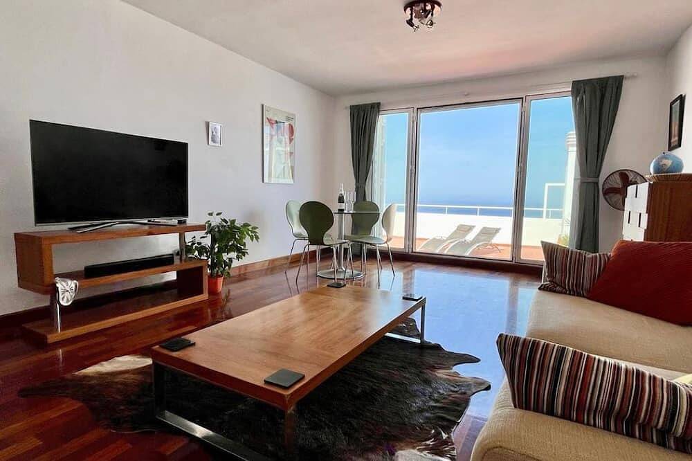 Entire apartment, Casa Pippa Penthouse Apartment with stunning sea views and roof pool in Mojácar Pueblo, Mojácar