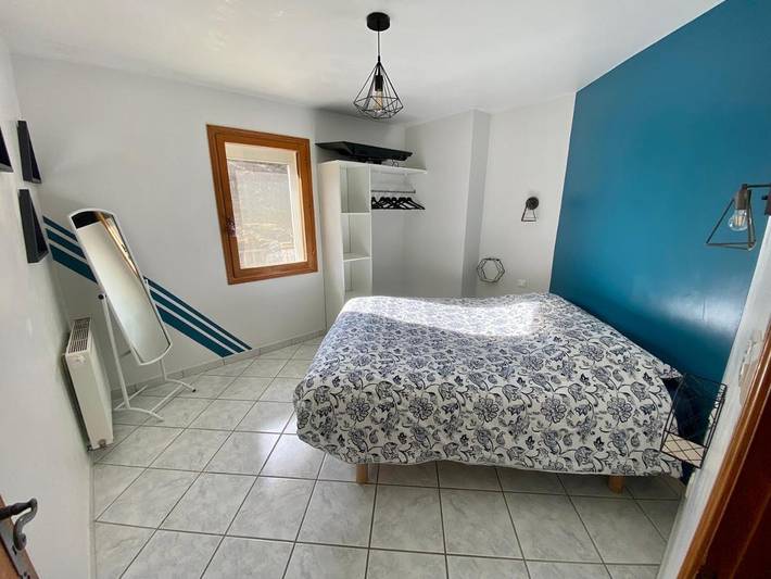 Location de vacances pour 4 personnes, avec vue ainsi que terrasse et piscine dans Les Omergues - 3