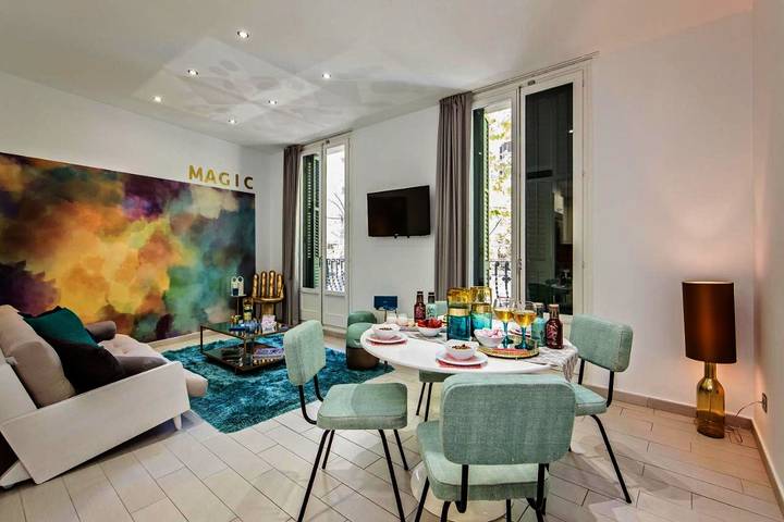 Apartahotel para 5 personas, con vistas y balcón en Barcelona