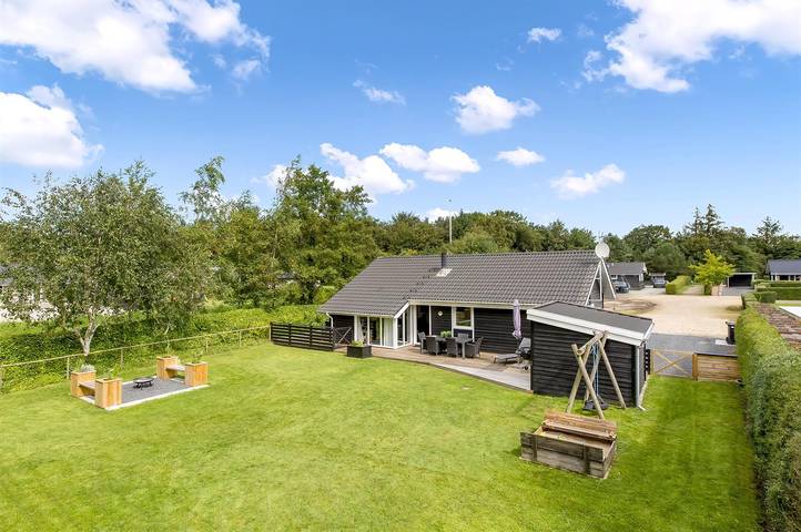 Ferienhaus für 6 Personen, mit Whirlpool und Sauna sowie Terrasse