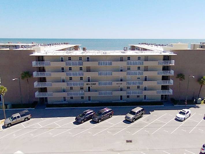 Vacation rental for 4 people, with pool and yard as well as terrace in New Smyrna Beach