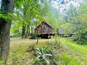 Location de vacances pour 4 personnes, avec piscine et terrasse à Camon