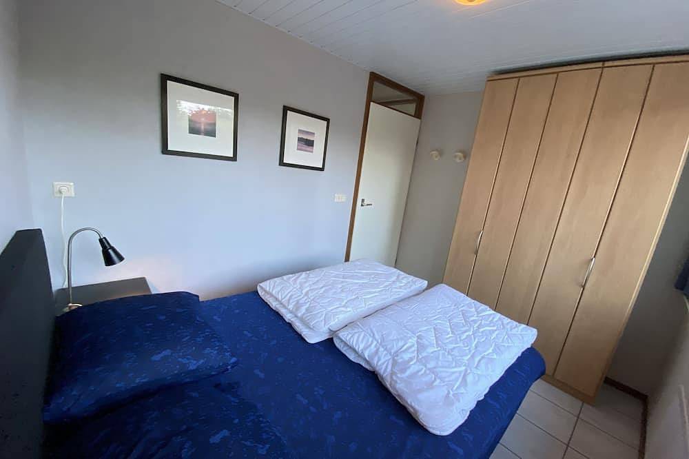 Vakantiehuis met 500 m² omheind terrein met parkeerplaats. Nieuwe keuken in 2019. in Scharendijke, Grevelingenmeer