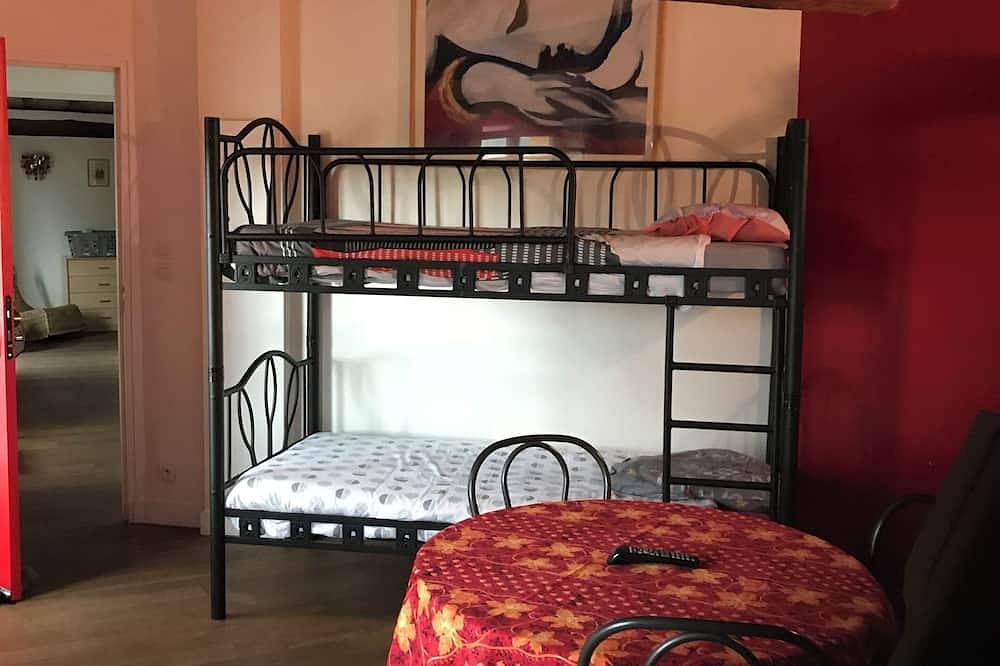 Entire apartment, Duplex Vallée De Chevreuse in Saint-Lambert-des-Bois, Parc naturel régional de la Haute Vallée de Chevreuse