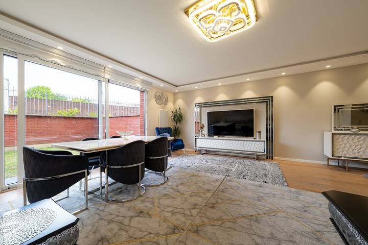 Location de vacances pour 9 personnes, avec Terrasse et Jardin à Tourcoing
