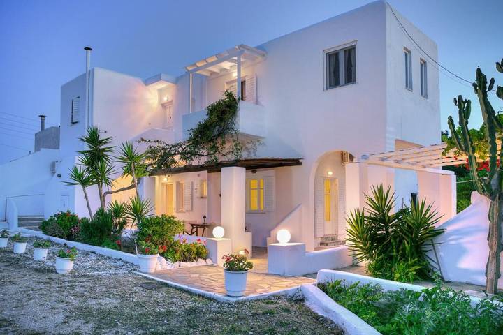 Gîte pour 2 personnes, avec terrasse et jardin dans Píso Livádi - 2