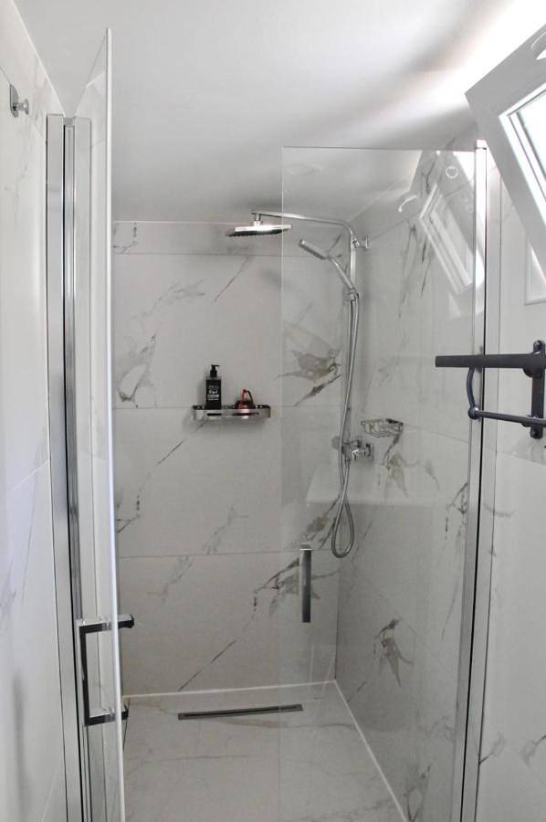 Appartement entier, One-Bedroom Apartment in Rive-de-Gier, Parc Naturel Régional du Pilat