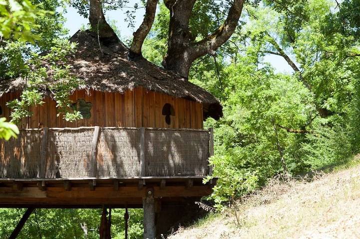 Gîte pour 4 personnes, avec jardin et jacuzzi ainsi que balcon et piscine à Brassac