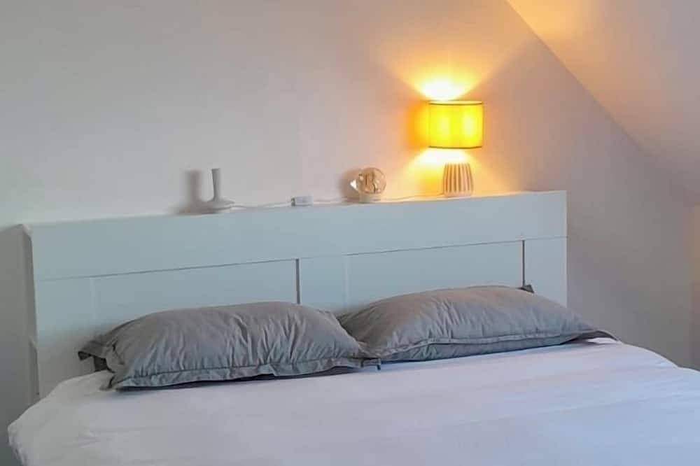 Seaside house, authentic Atlantic Brittany, close to beaches in Plozévet, Quimper region