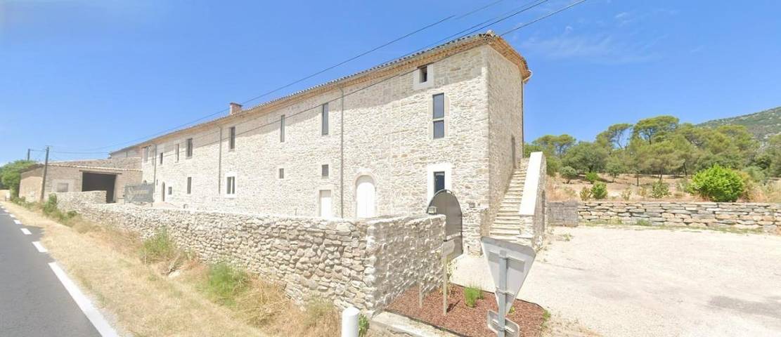 Gîte pour 8 personnes, avec jardin ainsi que piscine et vue, animaux acceptés à Moulès-et-Baucels