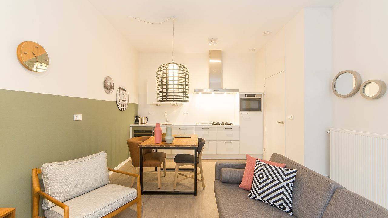 Geheel vakantieappartement, Vakantieappartement voor 2 personen met zwembad in Maastricht, Limburg