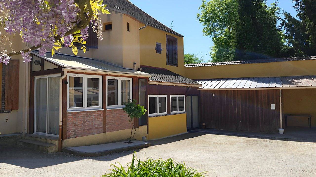 La Maison & La Verrière du Moulin in Charny-Orée-de-Puisaye, Région d'Auxerre