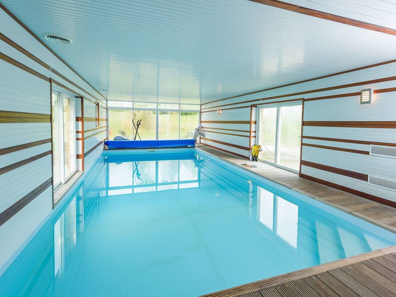 Villa Beheizter Innenpool 30 in Plouguin, Région de Brest