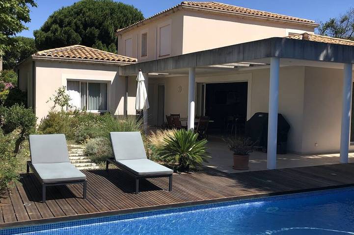 Maison de vacances pour 6 personnes, avec Terrasse ainsi que Jardin et Piscine dans Calanques