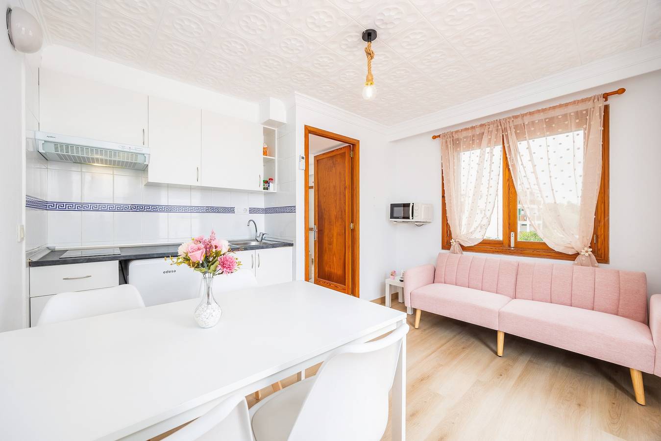 Entire apartment, “Felipe 1-5” Apartment with Terrace, Shared Pool & Wi-Fi (Tourist Taxes Included) in Cala d'Or, Santanyí