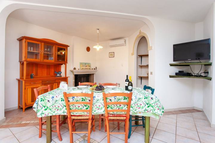 Appartement entier, Appartement "Tamerice" avec terrasses et Wi-Fi in Sos Alinos, Orosei