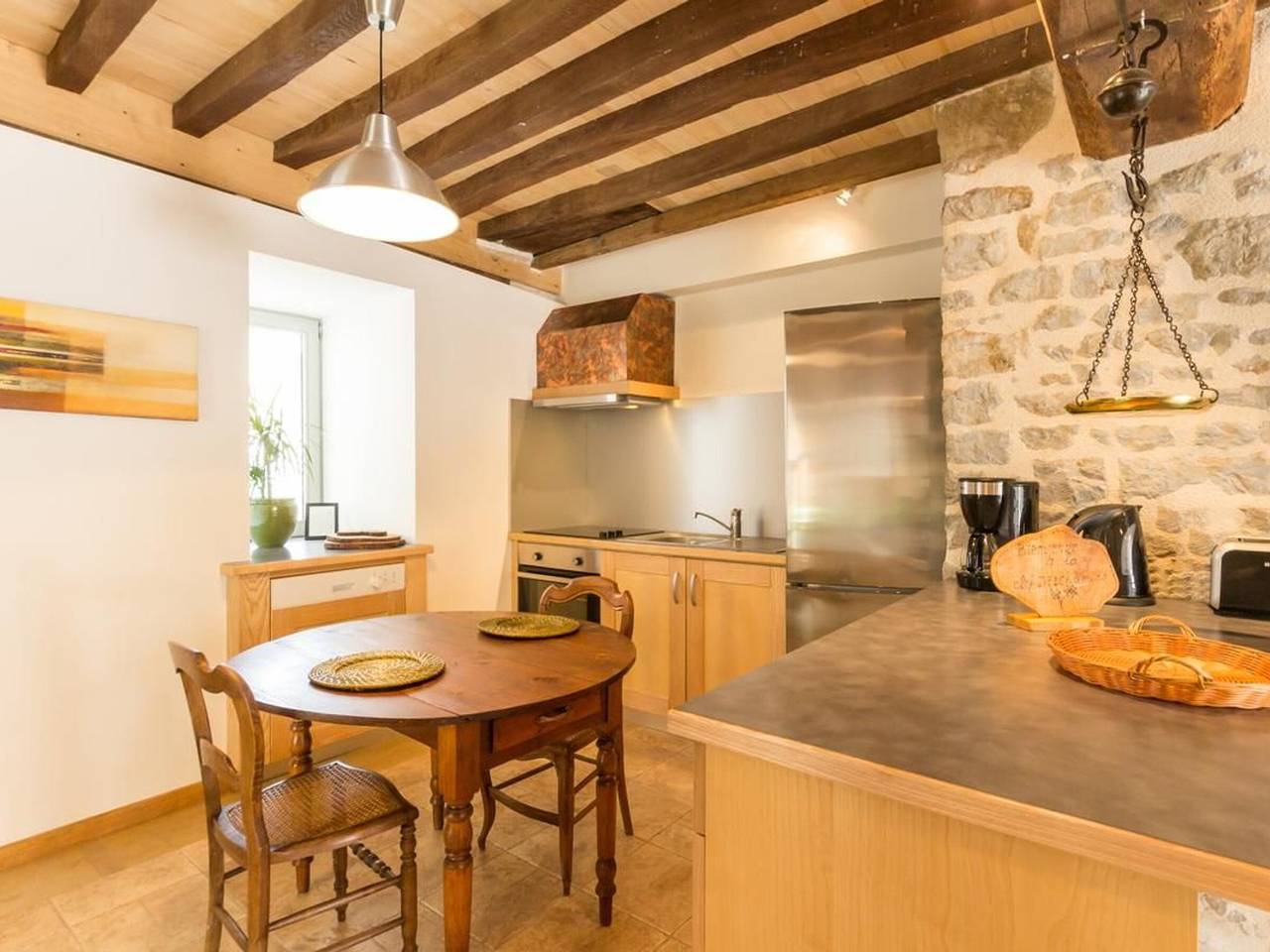Renovated modern & old house, near canal, 4 bedrooms, private yard, Wifi, parking in Créancey, Beaune region