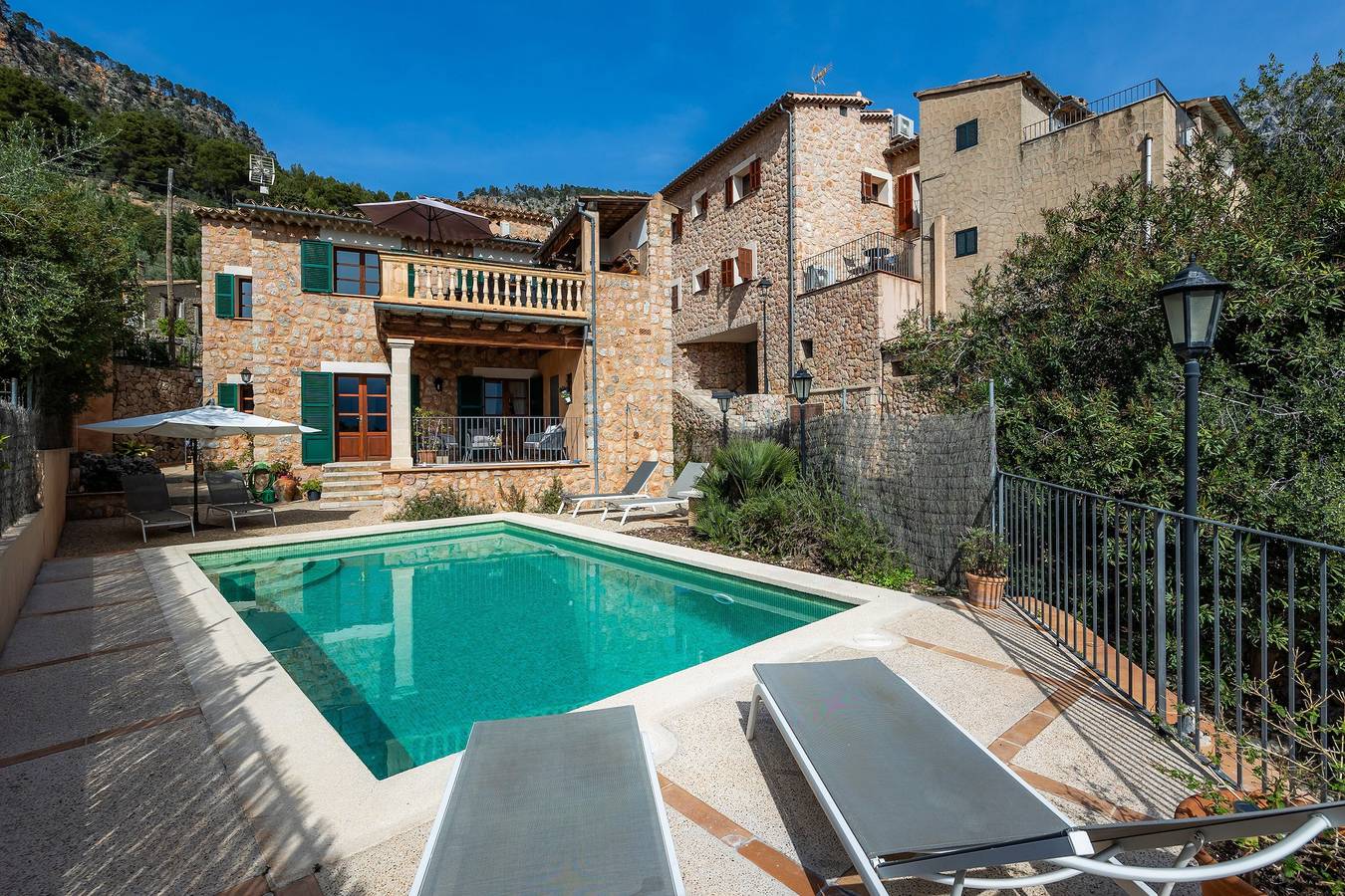 Casa 'Can Bordoy' con vistas a la montaña, piscina, jardín y terraza in Fornalutx, Mallorca Oeste