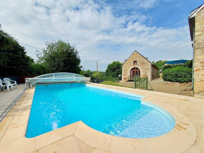 Gîte pour 4 personnes, avec jardin ainsi que terrasse et piscine