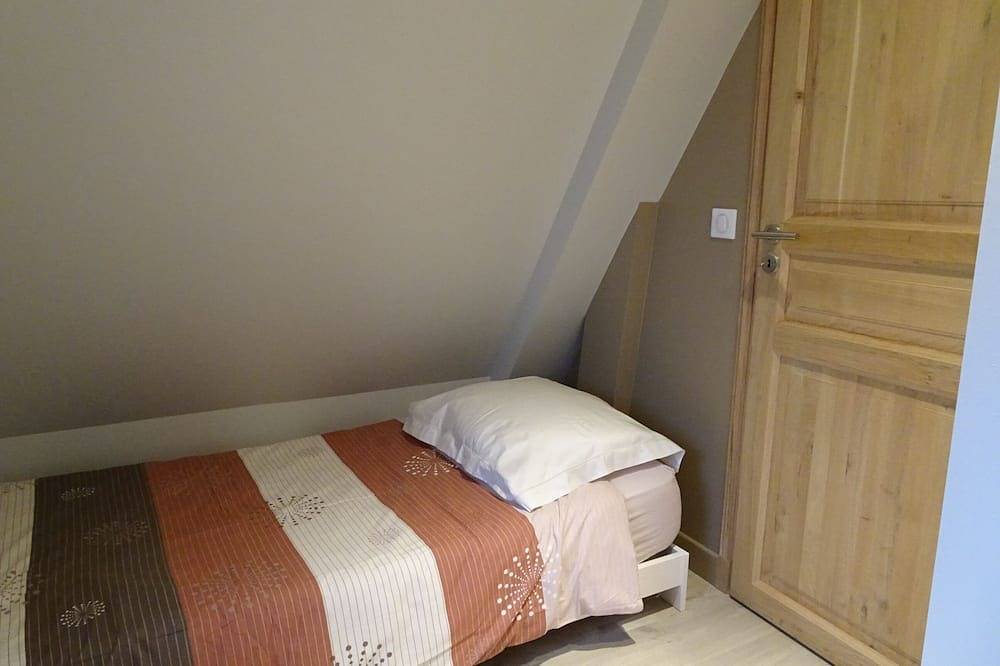 An Independent House For 4 People At Pont L'Eveque, Between Honfleur And Deauville in Sainte-Famille-en-Auge, Lisieux region