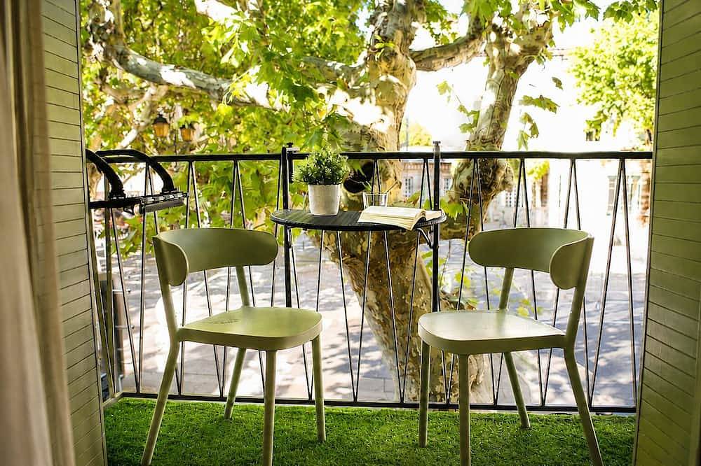 Appartement entier, Appart' Hôtel tout confort avec balcon in Tulette, Région de nyons