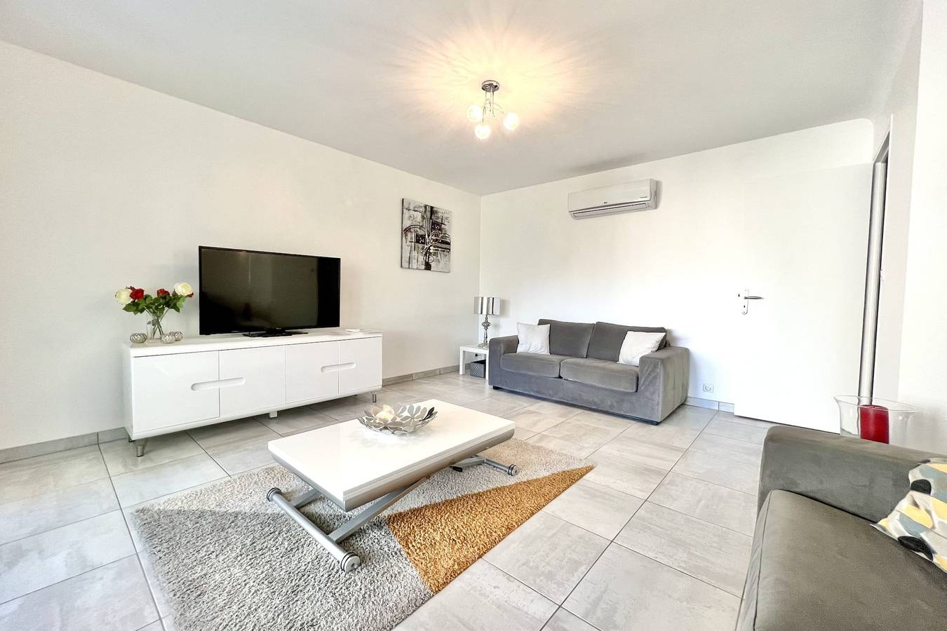 Entire apartment, Beautiful T2, large terrace near Center & sea in Cannes, Cannes region