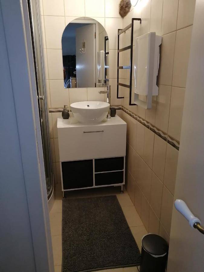 Gîte pour 3 personnes, avec jardin à Noyal-Pontivy - 4