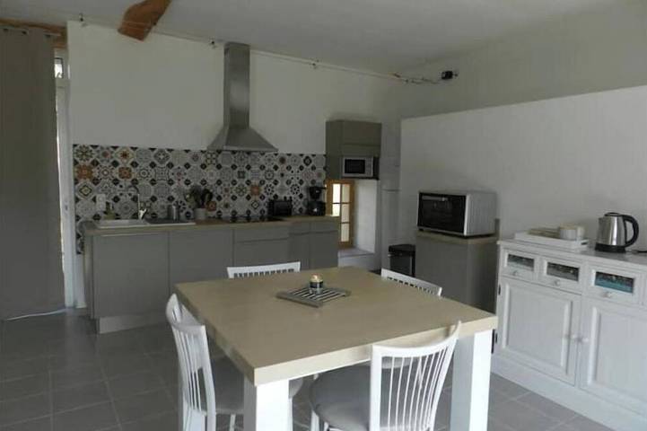 Gîte pour 3 personnes, avec jardin en Corrèze