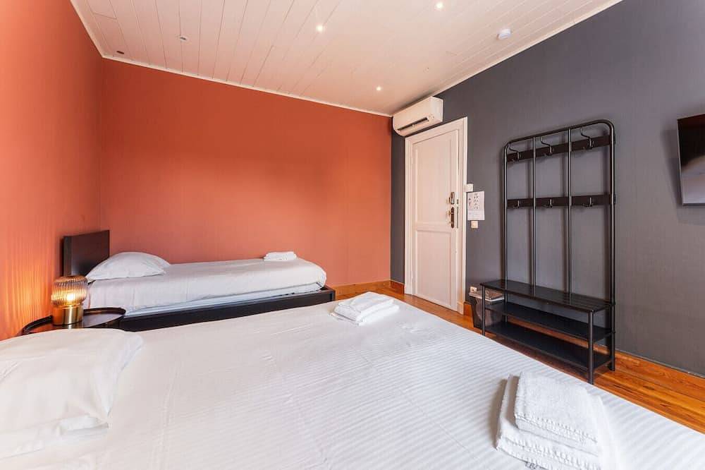 Cosy room next to old brewery in The Lake Suites in Bruges, Flandre-Occidentale