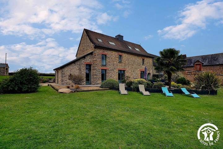 Gîte pour 12 personnes, avec jardin et terrasse