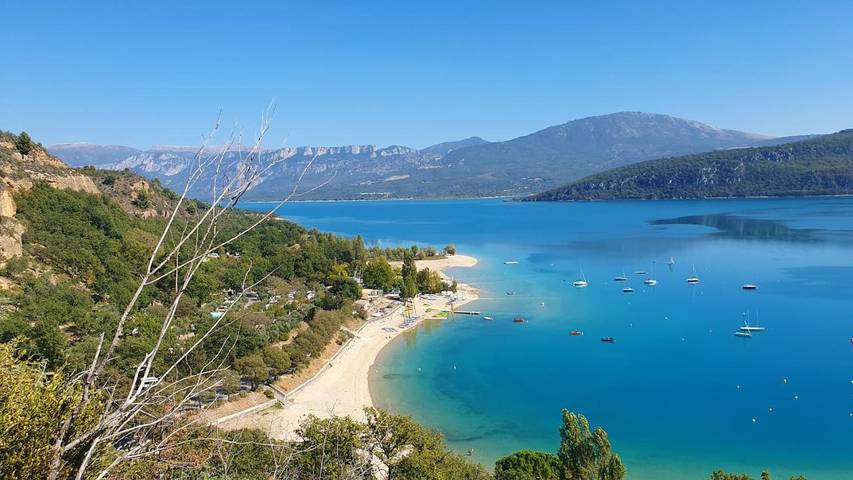 Hôtel pour 2 personnes, avec Terrasse ainsi que Vue sur le lac et Vue à Sainte-Croix-du-Verdon