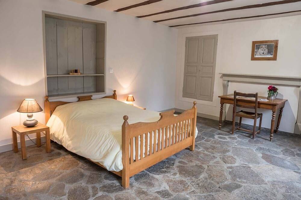 Grand gîte familial dans maison de maître pour 10 personnes au parc des loups in Loups du Gevaudan, Saint-Léger-de-Peyre