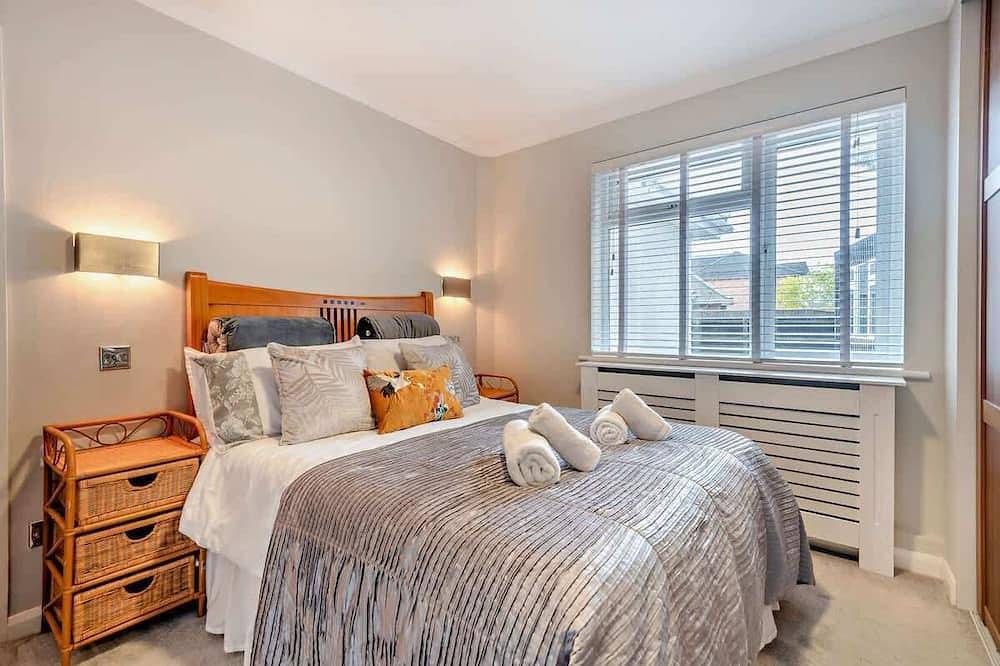 Oakwood Stylish 4-Bedroom Holiday Bungalow in Christchurch, Dorset