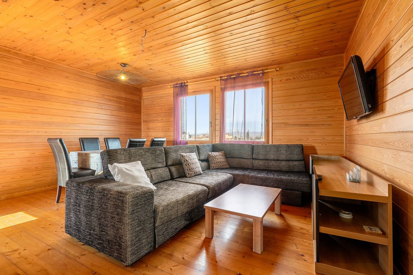 Chalet 'La Casa De Clara Y Roger' with Shared Terrace, Balcony and Wi-Fi in Sant Jaume d'Enveja, Ebro Delta