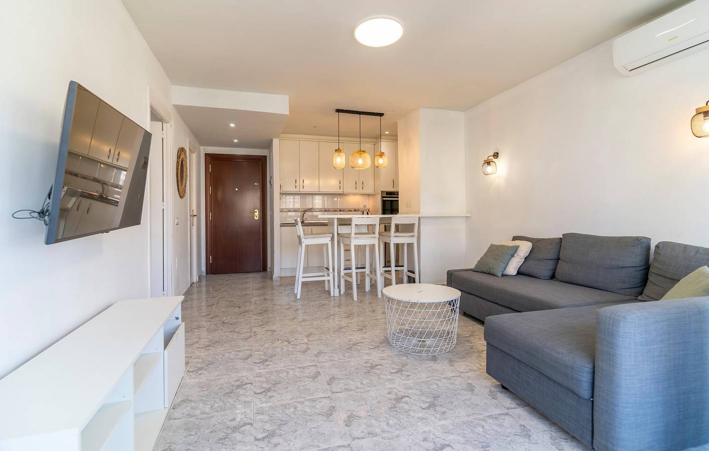 Apartamento vacacional entero, Apartamento junto a la playa con Wi-Fi, aire acondicionado, piscina y cocina - 2,5 km de la Playa de los Boliches in Fuengirola, Costa del Sol