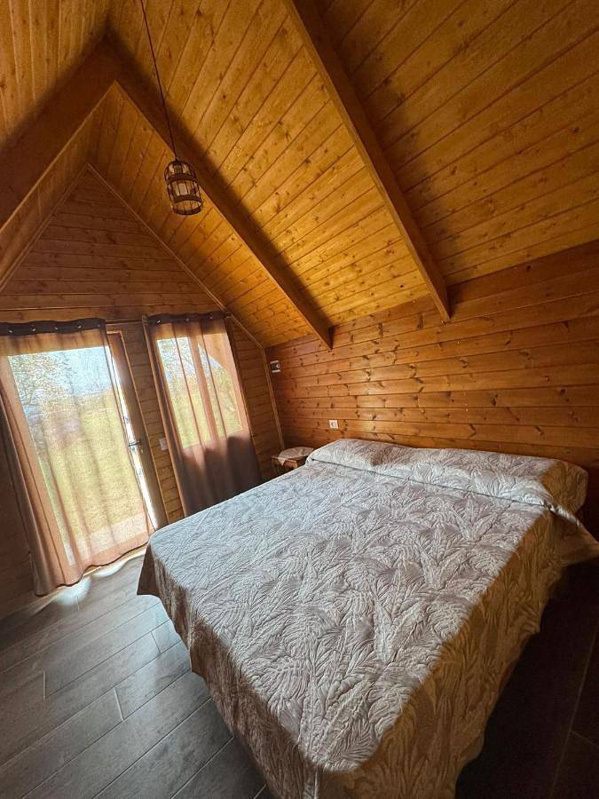 Camping para 6 personas, con terraza y vistas al lago además de jardín y vistas, Se admiten mascotas en Albania