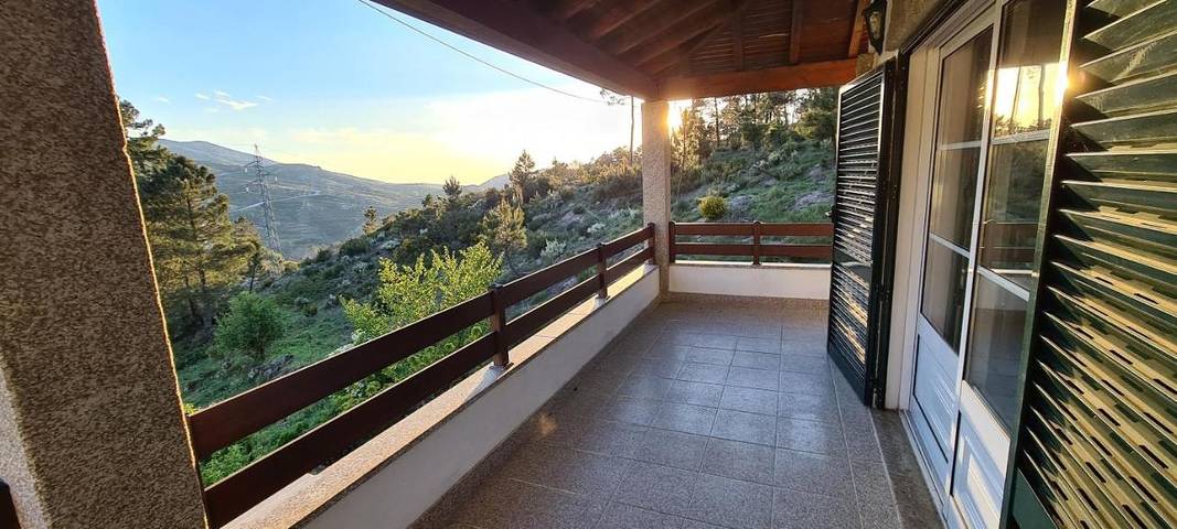 Casa de férias para 8 pessoas, com jardim e vista e ainda terraço em Sabugueiro (Região)