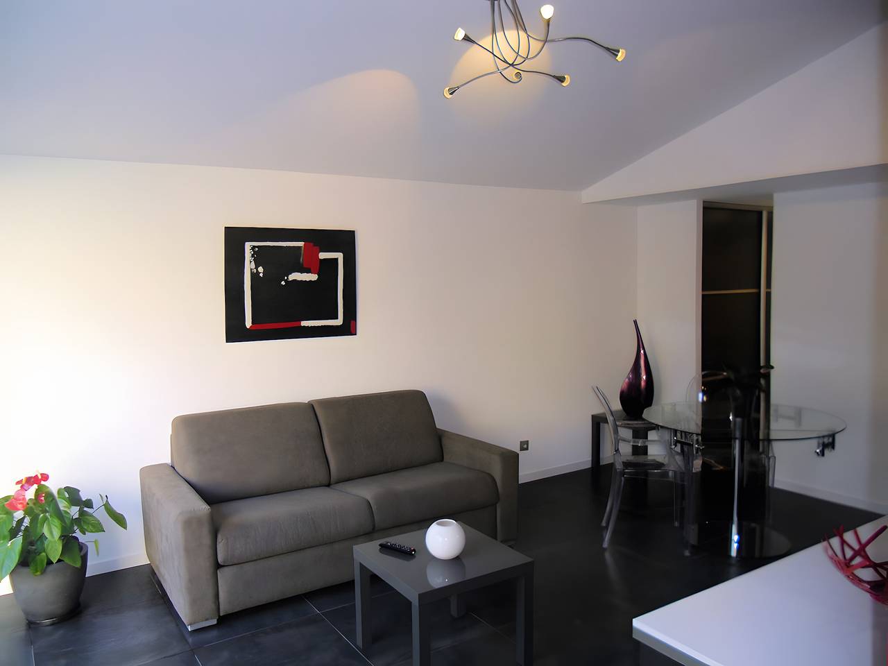 Gîte avec piscine privée, Wi-Fi et climatisation pour 2 personnes à Roussillon in Roussillon, Parc naturel régional du Luberon