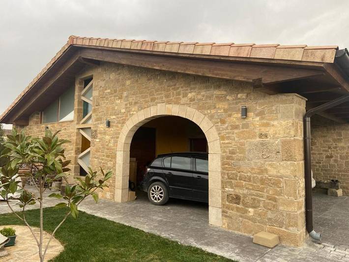 Casa para 6 personas, con vistas además de jardín y piscina en Navarra