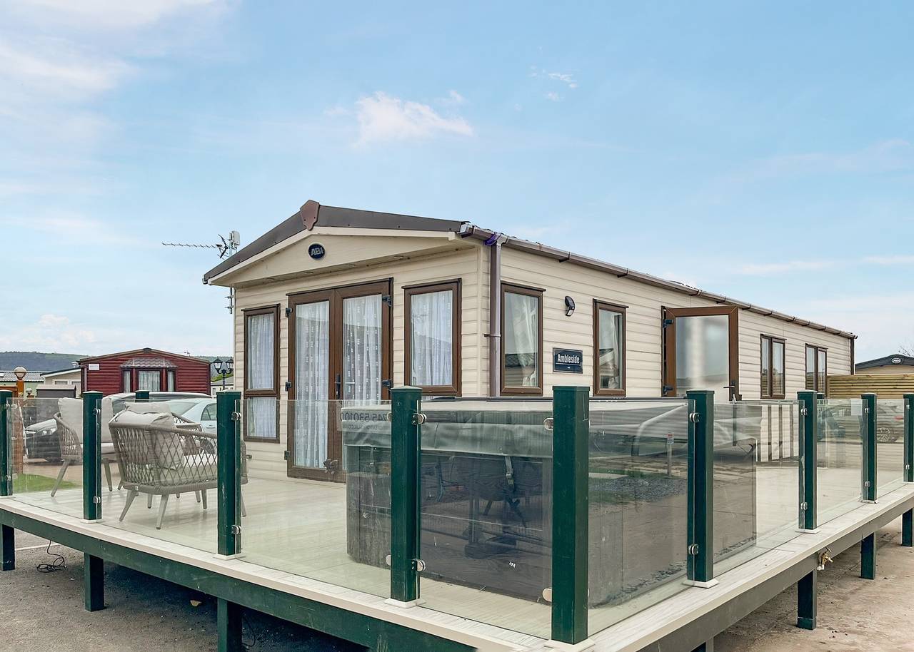 Platinum 4+2 Hot Tub in Towyn, Conwy region