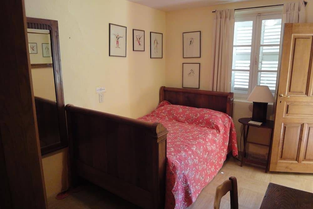 \"Idyllic Retreat\" Farmhouse, Guesthouse, Huge Garden, Pool, Close To Village in Seillans, Region de Draguignan