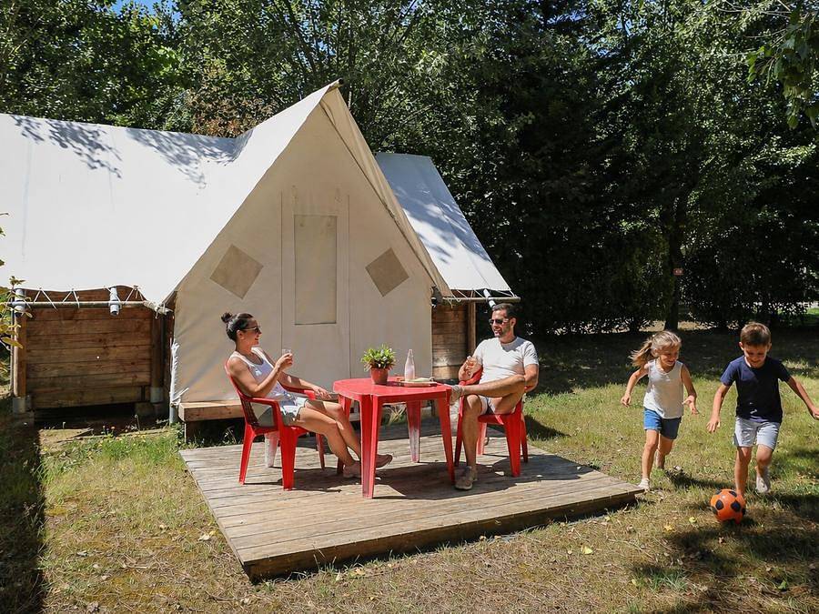 Flower Camping Le Pavillon - Tente en toile et en bois 4 personnes - Bungalow Toilé et Bois Standard 28m² - 2 chambres (sans sanitaires) 4 pers in La Mothe-Achard, Vallée de la Loire