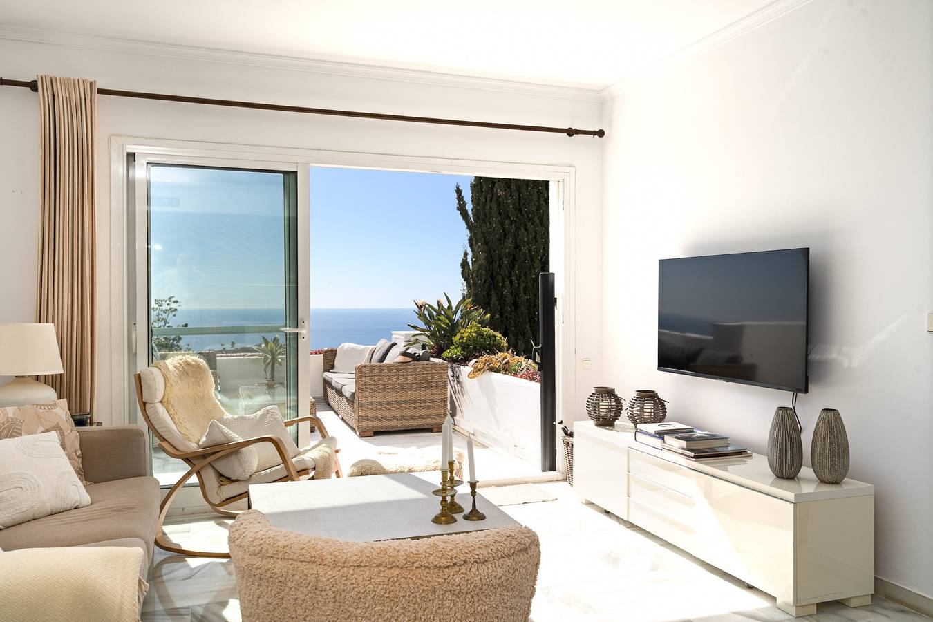 Appartement entier, Mairena 23 - Apartment with Breathtaking Views in Urbanizacion Las Jacarandas, Costa del Sol
