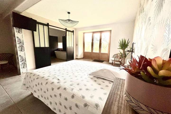 Location de vacances pour 10 personnes, avec jacuzzi et jardin, animaux acceptés dans Saint-Vert - 3