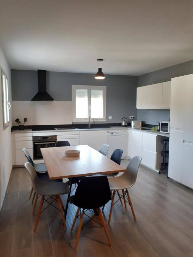 Three-Bedroom House in Le Barroux, Parc naturel régional du Mont-Ventoux